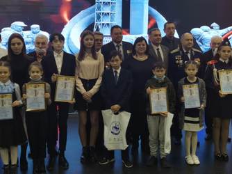 Ольга Попова вручила награды за победу в конкурсе творческих работ